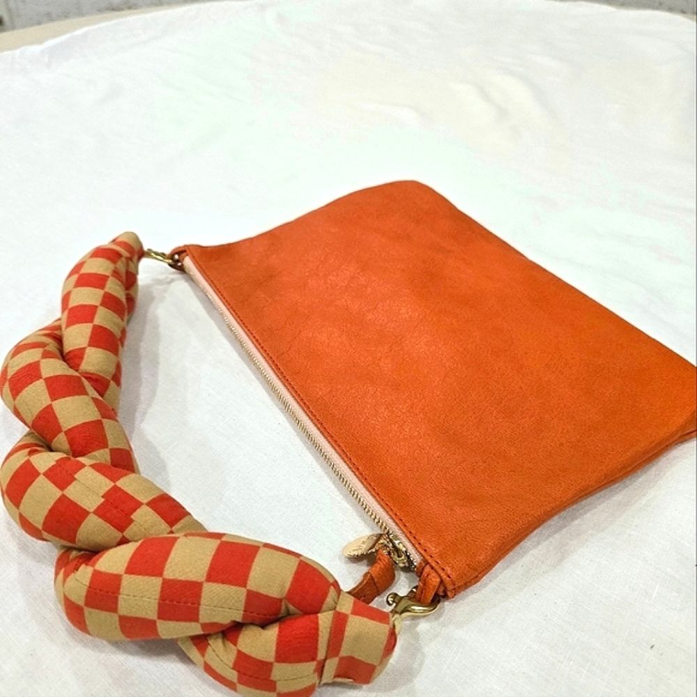 Flat Clutch w/ Tabs Bonus: Twisted Puff Top Handle strap